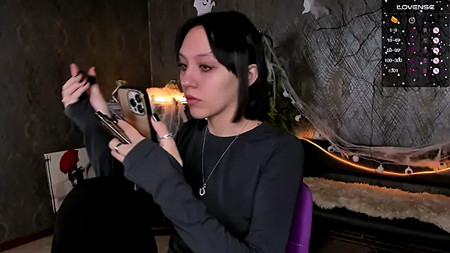 Snapshot of AdeliceLenoir chatting on November 1, 2025, 5:47 am AdeliceLenoir online show from November 1, 2025, 5:47 am