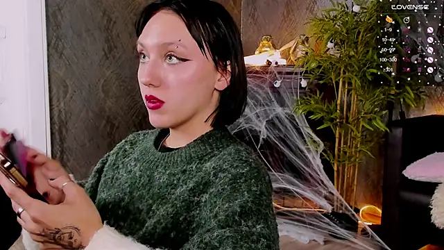 Snapshot of AdeliceLenoir chatting on October 19, 2025, 7:05 pm AdeliceLenoir online show from October 19, 2025, 7:05 pm