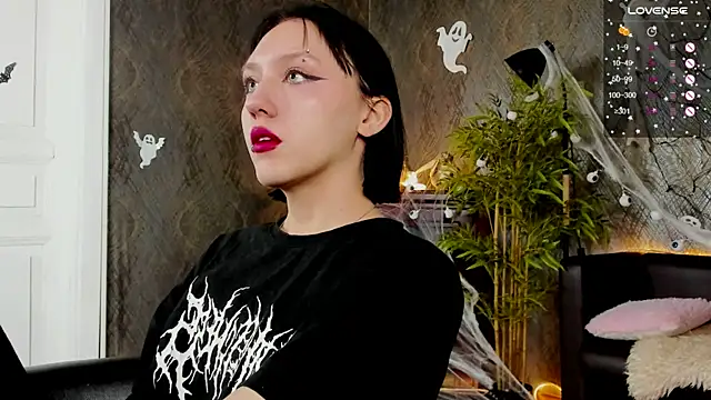 Snapshot of AdeliceLenoir chatting on October 19, 2025, 7:00 am AdeliceLenoir online show from October 19, 2025, 7:00 am