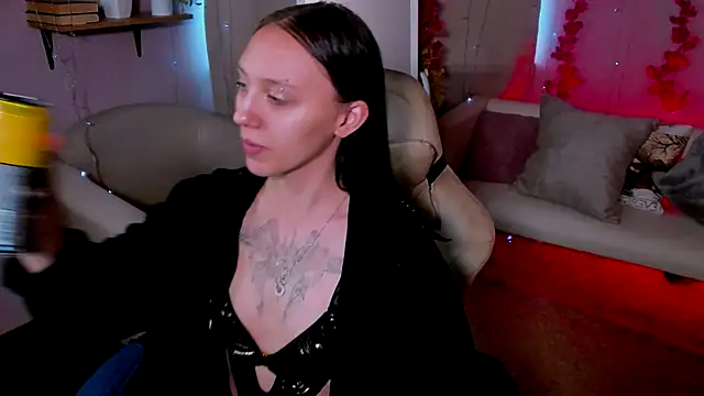 Snapshot of AdeliceLenoir chatting on October 2, 2025, 1:47 pm AdeliceLenoir online show from October 2, 2025, 1:47 pm