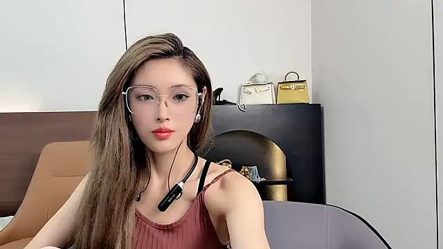 QiaoHui online show from September 22, 2025, 9:32 pm