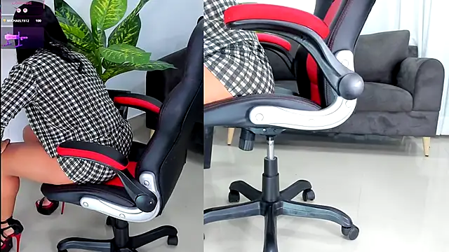 MIA HERNANDEZ HOT online show from November 7, 2025, 10:46 pm