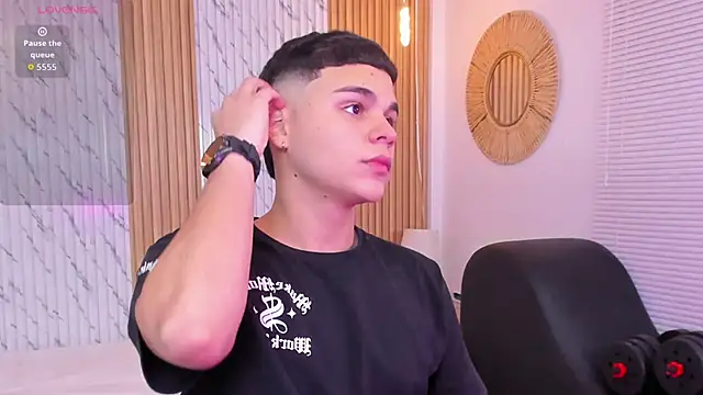 james jonnes online show from October 14, 2025, 8:09 pm