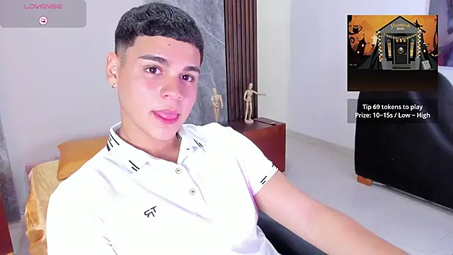 james jonnes online show from October 5, 2025, 8:21 pm