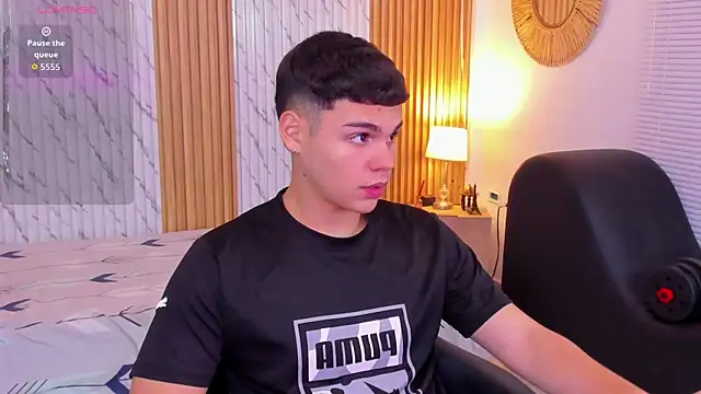 james jonnes online show from October 23, 2025, 8:18 pm