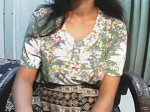 short girl  online show from October 7, 2025, 5:14 pm