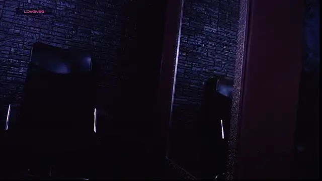 Lizzie Collin online show from September 22, 2025, 1:28 pm