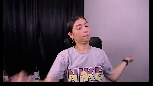 Lizzie Collin online show from October 30, 2025, 4:04 pm