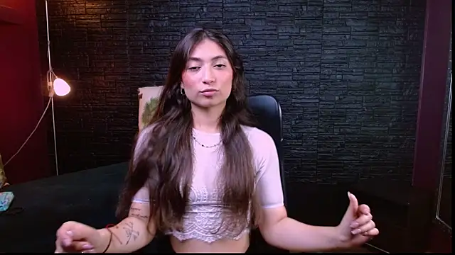 Lizzie Collin online show from September 17, 2025, 1:35 pm