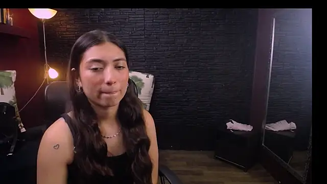 Lizzie Collin online show from October 1, 2025, 1:37 pm