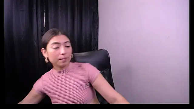 Lizzie Collin online show from October 28, 2025, 1:32 pm