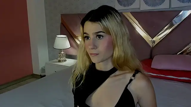 ChloeLaurentt online show from December 2, 2025, 1:35 pm