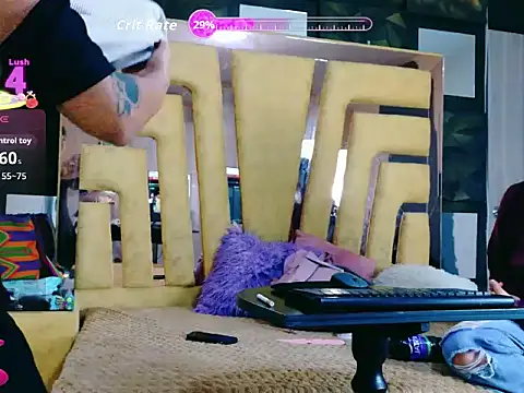 Snapshot of CailinANDrouse chatting on October 15, 2025, 11:29 am CailinANDrouse online show from October 15, 2025, 11:29 am