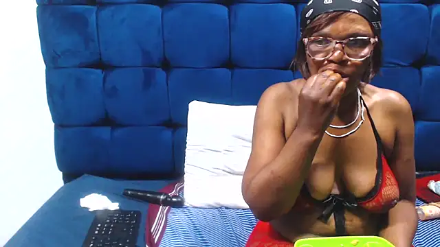 Snapshot of SexyBeverly_ chatting on October 27, 2025, 4:57 am SexyBeverly  online show from October 27, 2025, 4:57 am