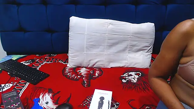 Snapshot of SexyBeverly_ chatting on October 23, 2025, 8:24 am SexyBeverly  online show from October 23, 2025, 8:24 am