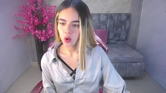 Snapshot of lilith4_s chatting on October 6, 2025, 8:09 pm lilith4 s online show from October 6, 2025, 8:09 pm