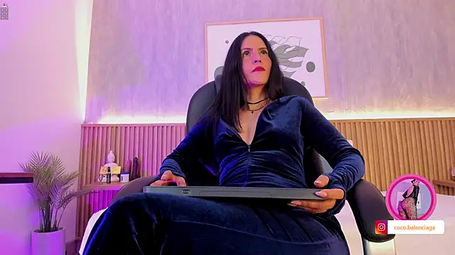 Snapshot of Coco-balenciaga chatting on October 17, 2025, 11:45 am Coco-balenciaga online show from October 17, 2025, 11:45 am