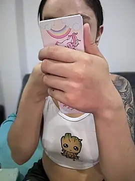 Isabella-Teen online show from November 19, 2025, 1:27 am