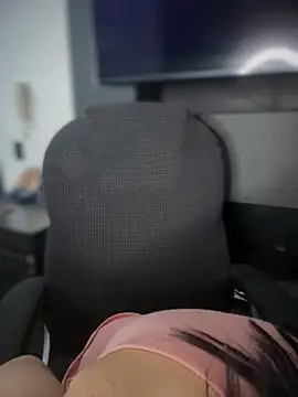 Snapshot of Isabella-Teen chatting on October 15, 2025, 2:10 am Isabella-Teen online show from October 15, 2025, 2:10 am