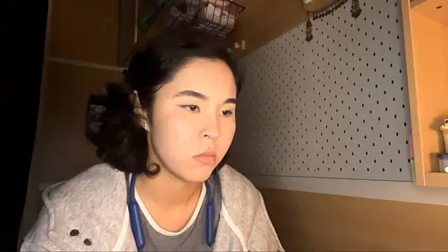 JennyCarpenter online show from April 15, 2026, 4:51 am