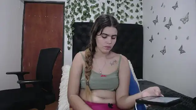 Snapshot of isabel_09 chatting on October 24, 2025, 3:44 pm isabel 09 online show from October 24, 2025, 3:44 pm