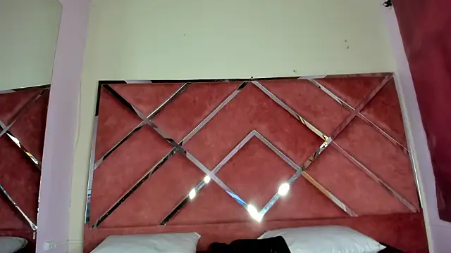 AggathaSanders  online show from October 18, 2025, 12:18 pm