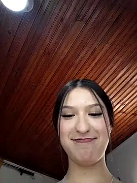 AggathaSanders  online show from September 18, 2025, 1:36 pm