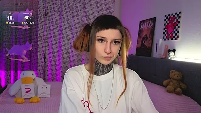 LilithPoison online show from November 1, 2025, 6:02 pm