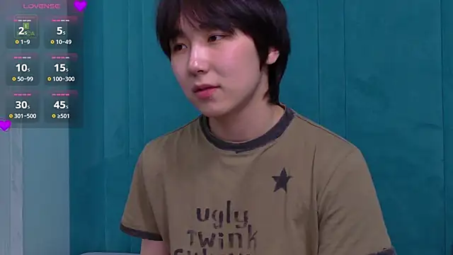 HeejinWang online show from April 13, 2026, 3:43 am