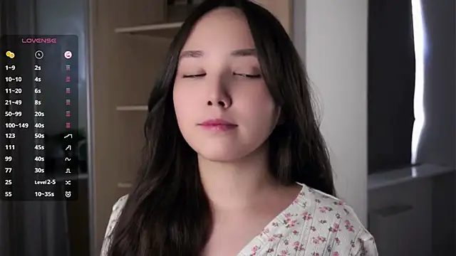 Snapshot of RenaeConnerley chatting on September 19, 2025, 6:50 am RenaeConnerley online show from September 19, 2025, 6:50 am