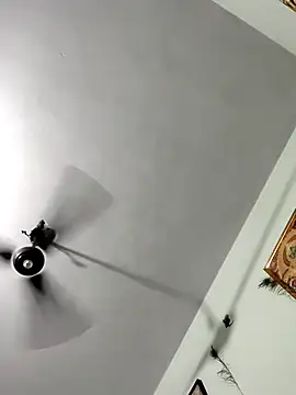 Mmm143 online show from September 19, 2025, 5:50 pm