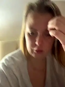 Piccolamonella29 online show from November 19, 2025, 2:33 am