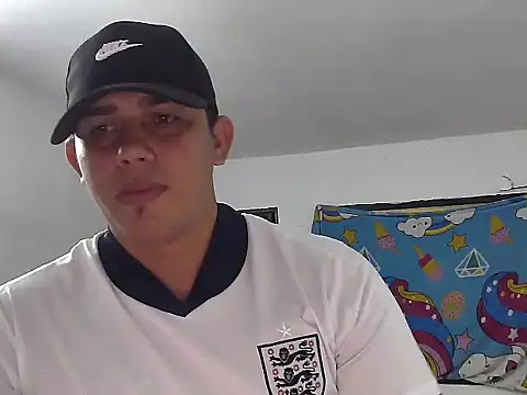 Snapshot of Alex_man23 chatting on October 1, 2025, 4:17 am Alex man23 online show from October 1, 2025, 4:17 am