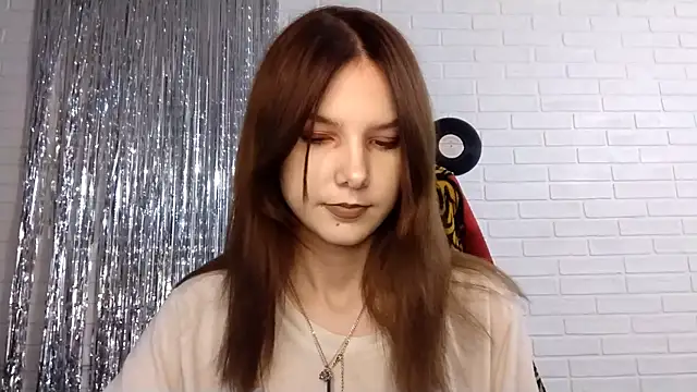 StarlightVeil online show from September 14, 2025, 4:07 pm