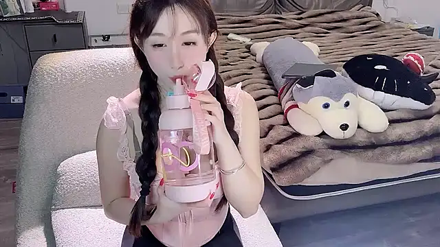 Snapshot of naiyaomeimei chatting on October 13, 2025, 1:02 pm naiyaomeimei online show from October 13, 2025, 1:02 pm