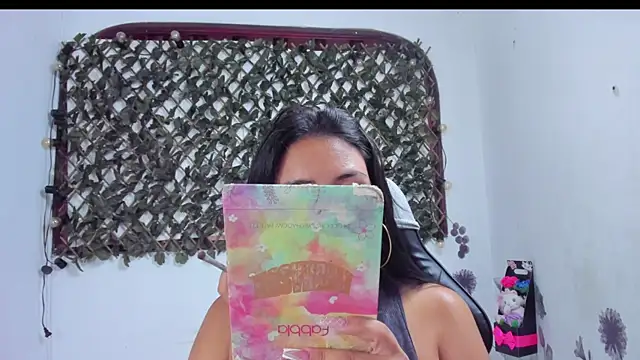 Luna021 1 online show from November 18, 2025, 8:34 pm