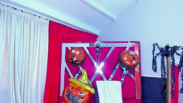 Snapshot of Luna021_1 chatting on October 30, 2025, 7:55 pm Luna021 1 online show from October 30, 2025, 7:55 pm