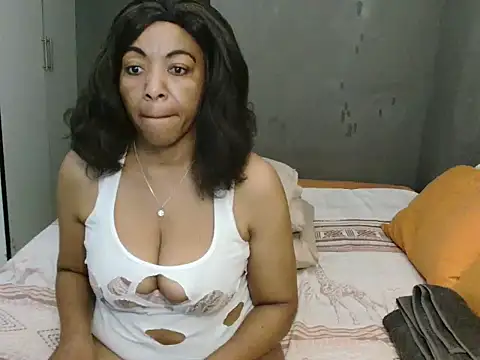 Snapshot of Lillyan_N chatting on October 5, 2025, 6:48 am Lillyan N online show from October 5, 2025, 6:48 am