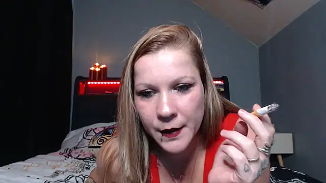 AnnaFalconeX online show from October 21, 2025, 7:57 pm