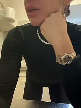 Snapshot of ainaht chatting on February 19, 2026, 8:33 am ainaht online show from February 19, 2026, 8:33 am