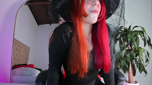 Hayley  Roberts online show from October 30, 2025, 6:49 pm