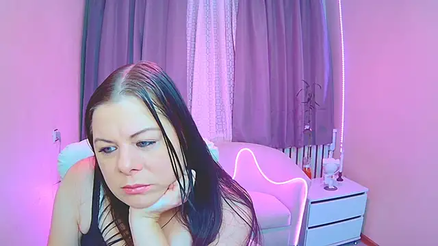 BritneyRaine online show from November 9, 2025, 1:04 pm