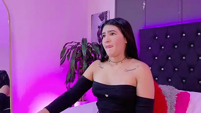 Snapshot of Scarlett_Durand chatting on September 28, 2025, 12:01 pm Scarlett Durand online show from September 28, 2025, 12:01 pm