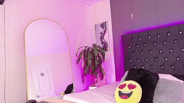 Snapshot of Scarlett_Durand chatting on October 3, 2025, 12:06 pm Scarlett Durand online show from October 3, 2025, 12:06 pm