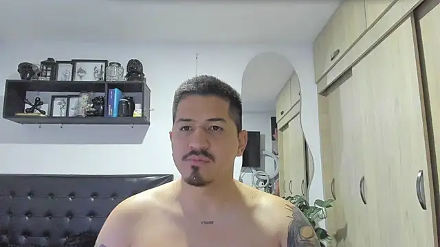 Snapshot of Arnolwilliams chatting on September 19, 2025, 11:42 pm Arnolwilliams online show from September 19, 2025, 11:42 pm