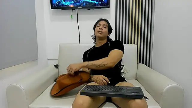 toji luxxer online show from October 9, 2025, 2:06 pm