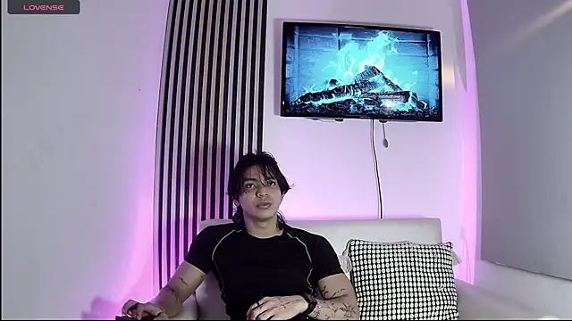 toji luxxer online show from November 9, 2025, 2:26 am