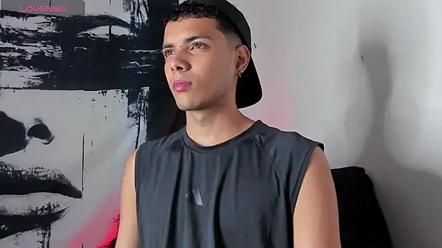 Snapshot of Avaggi chatting on September 30, 2025, 9:43 pm Avaggi online show from September 30, 2025, 9:43 pm