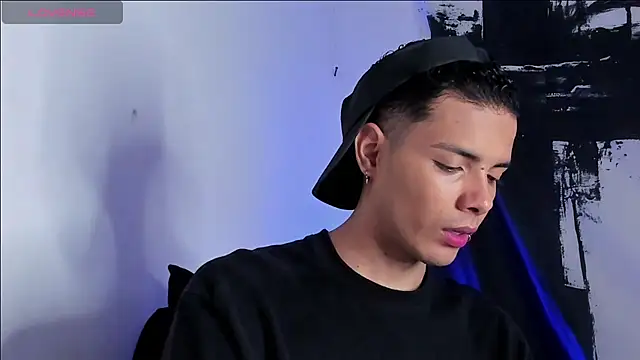 Snapshot of Avaggi chatting on October 29, 2025, 9:47 pm Avaggi online show from October 29, 2025, 9:47 pm