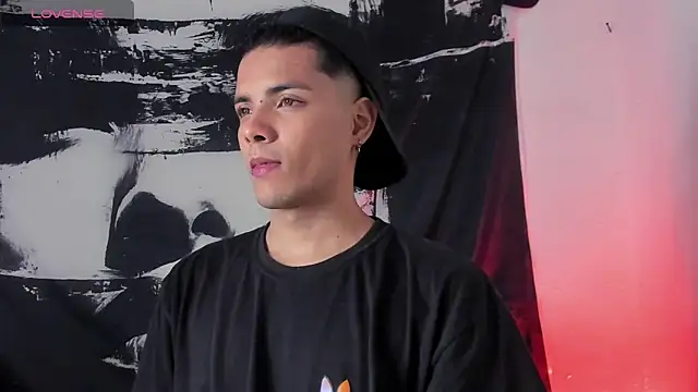 Snapshot of Avaggi chatting on November 3, 2025, 10:57 pm Avaggi online show from November 3, 2025, 10:57 pm